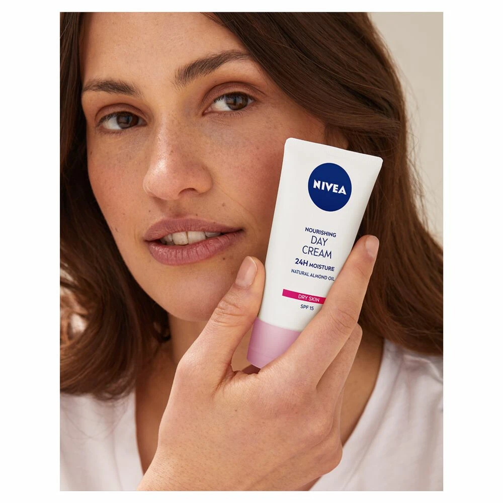 Nivea Essentials Verzachtende Dagcreme SPF15 7 Nivea Essentials Verzachtende Dagcreme SPF15 - Afbeelding 5