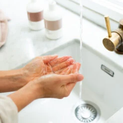 Naif Helping Hand & Body Kit -Clarins Verkoopwinkel 1032026 4