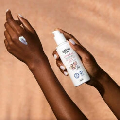 Hawaiian Tropic Mineral Sunmilk Lotion SPF 30 11 Hawaiian Tropic Mineral Sunmilk Lotion SPF 30 -Clarins Verkoopwinkel 1061522 4