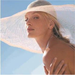 Garnier Ambre Solaire Invisible Protect Transparante Zonnebrandspray SPF 30 Aloe Vera 13 Garnier Ambre Solaire Invisible Protect Transparante Zonnebrandspray SPF 30 Aloe Vera -Clarins Verkoopwinkel 998556 6